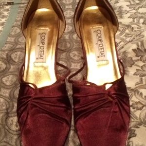 Women's dress shoes